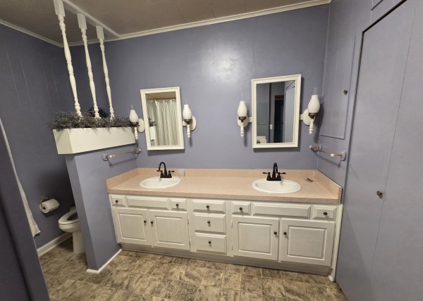 bathroom2.jpg