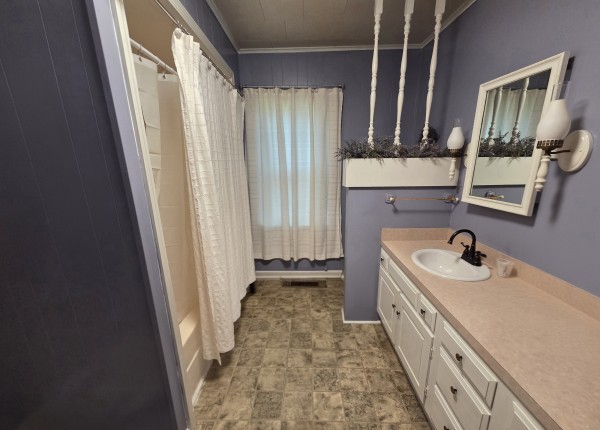 bathroom3.jpg
