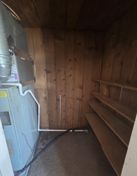 bedroom2closet.jpg